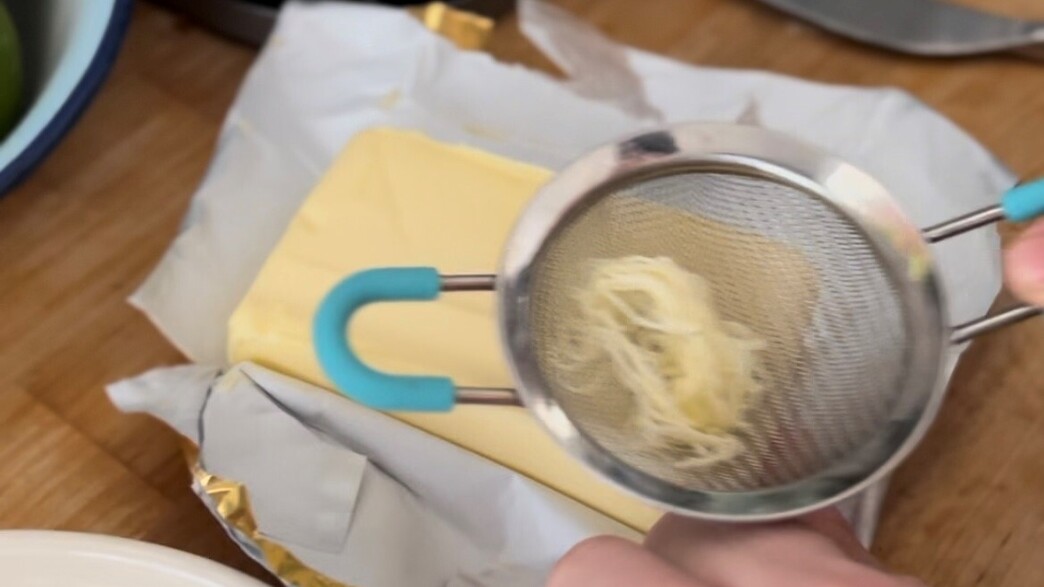 חמאה במסננת חמאה במסננת