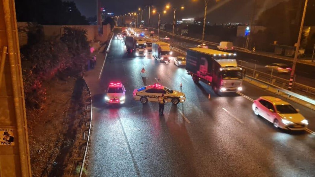 משאית התנגשה בגשר בגבעת שמואל