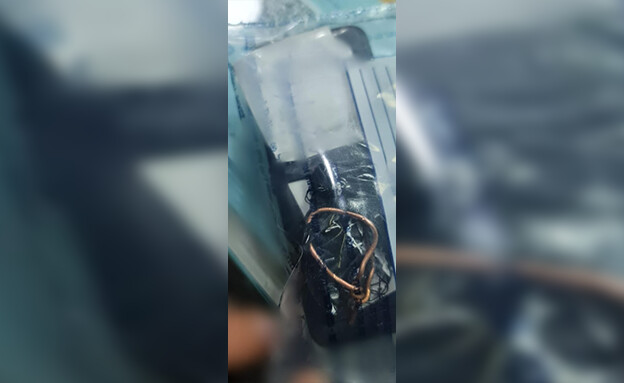 מטען חבלה נמצא עם פתק איום מתחת רכב בדלית אל כרמל (צילום: דוברות המשטרה)