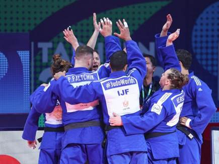 נבחרת ישראל אחרי המדליה (איגוד הג'ודו) (צילום: ספורט 5)