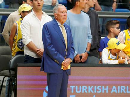 שמעון מזרחי צופה (אלן שיבר)