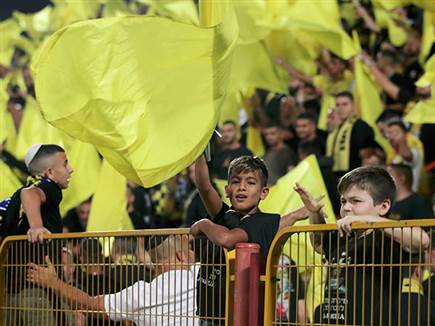 האוהדים האורחים מרוצים (אלן שיבר)