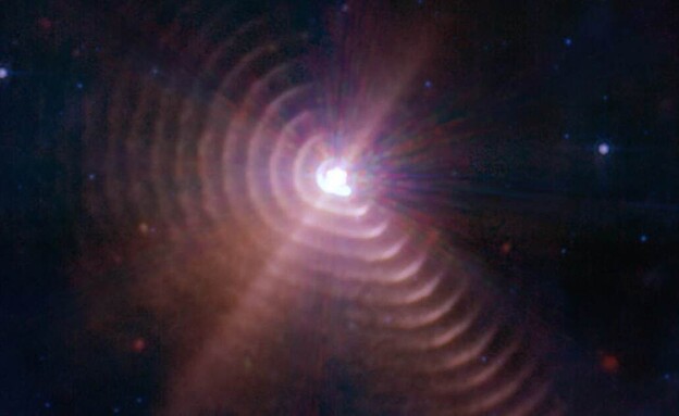 מערכת הכוכבים הבינארית והמפתיעה שצילם הטלסקופ ווב (צילום: NASA / ESA / CSA / STScI / JPL / Caltech)