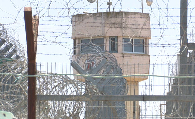 עמדת שמירה בכלא (צילום: חדשות 12)
