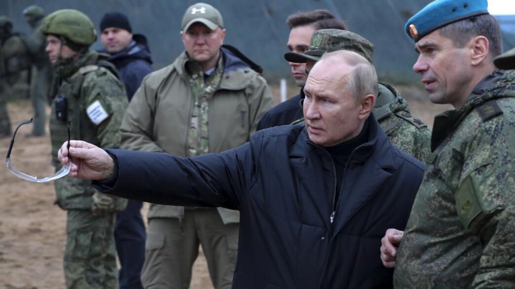 פוטין מבקר בבסיס צבאי ברוסיה פוטין מבקר בבסיס צבאי ברוסיה