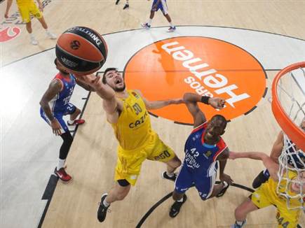 זוסמן. כבוד (Tolga Adanali/Euroleague Basketball via Getty Images) (צילום: ספורט 5)