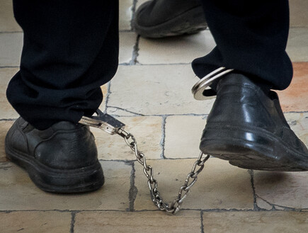 בעלים של חברה לבניית מצבות חשוד בקיזוז חשבוניות מס פיקטיביות בהיקף של כ-27 מיליוני שקלים