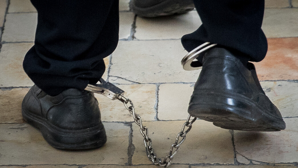 אזיקים, אזיק, מאסר, מעצר, עצור אזיקים, אזיק, מאסר, מעצר, עצור