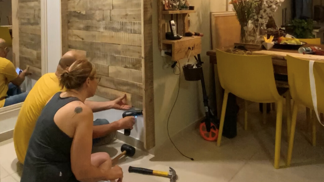 קיר עץ יעל אנגל בנו, ג - 2