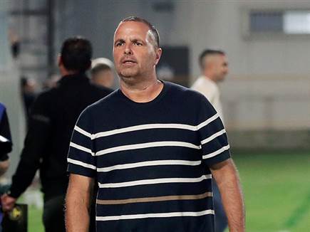 בן שמעון. ייאלץ להסתדר בלי אחד השחקנים הבולטים שלו (אלן שיבר) (צילום: ספורט 5) בן שמעון. ייאלץ להסתדר בלי אחד השחקנים הבולטים שלו (אלן שיבר) (צילום: ספורט 5)