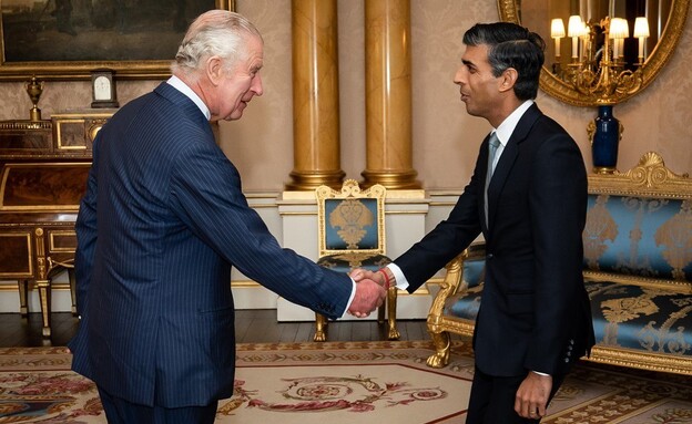 ראש ממשלת בריטניה רישי סונאק והמלך צ'ארלס (צילום: sky news)
