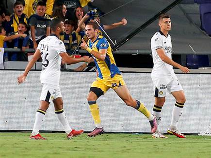 כבר בהתחלה יובאנוביץ' כבש (צילום: אלן שיבר)