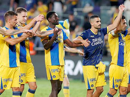 הצהובים חוגגים 0:3 קל (צילום: אלן שיבר)