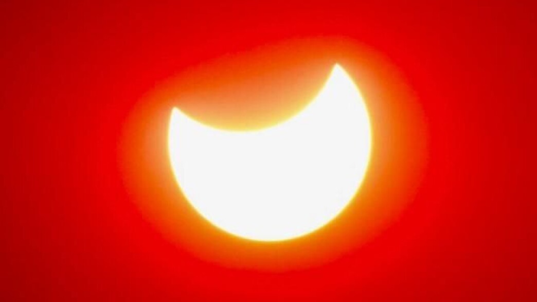 שיא ליקוי החמה: אחוז כיסוי השמש הגיע ל-44%