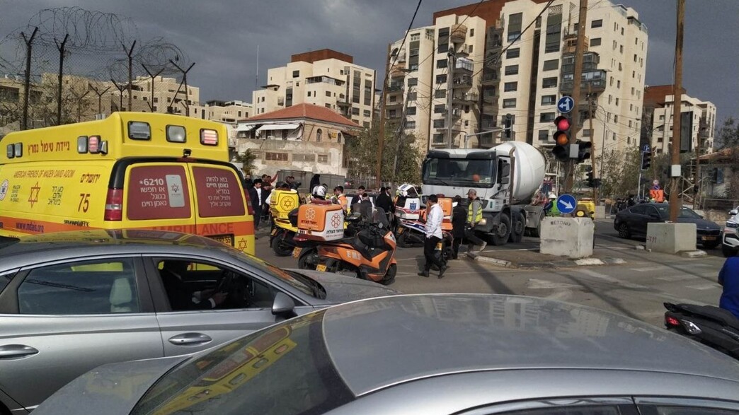 זירת תאונת הדרכים בירושלים שבה נהרג ילד בן 10