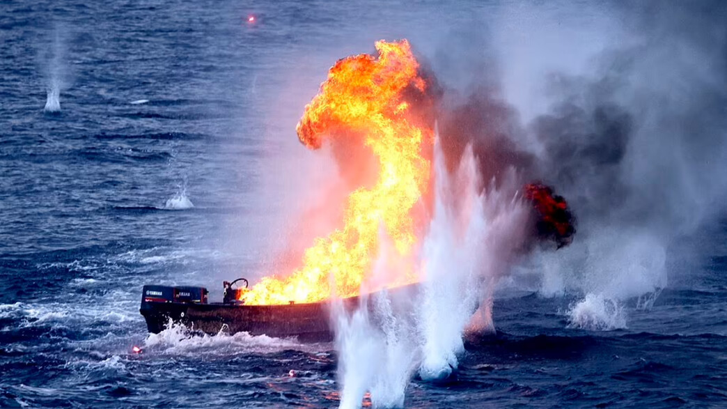 הצי הבריטי הטביע סירת מבריחי סמים ליד הקריביים