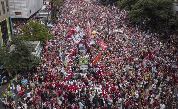 הבחירות בברזיל: עצרת תמיכה בלולה דה סילבה (צילום: AP)