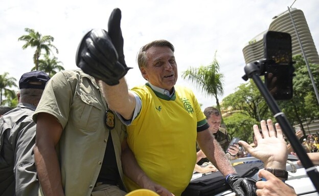 הבחירות בברזיל: הנשיא לעבר בולסונארו (צילום: AP)