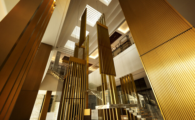 גרמי מדרגות שיש בעיצוב אדריכלי מרשים (צילום: אטלנטיס רויאל, יחסי ציבור)