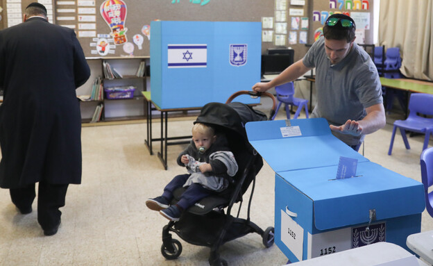 בחירות 2022: מצביעים בקלפי בחירות 2022: מצביעים בקלפי