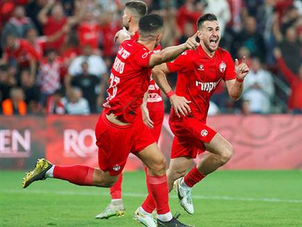 פאון שבר את הקרח ראשון (צילום: אלן שיבר)