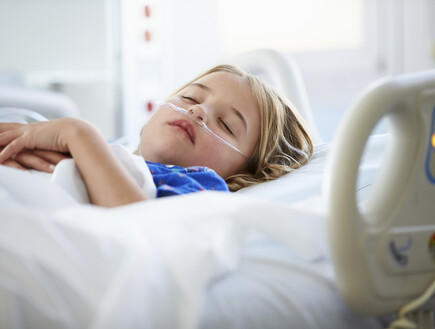 ילדה מאושפזת, ילדה, אשפוז, בית חולים (צילום: אימג'בנק / Thinkstock)