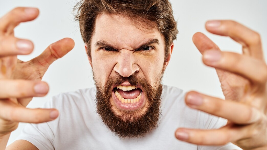 אדם עצבני מקלל, אילוסטרציה אדם עצבני מקלל, אילוסטרציה