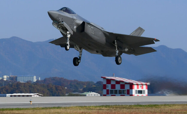 אחד המטוסים בפעולה (צילום: South Korean Defense Ministry/GettyImages)
