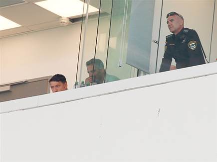 איביץ' ויצחקי ביציע (אלן שיבר)