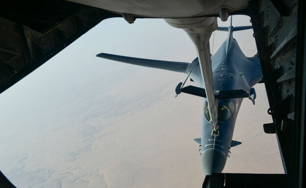 תדלוק אווירי (צילום: U.S. Air Force/GettyImages)