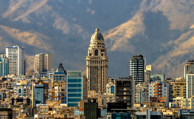 מגדל פארס (pars) (צילום: Sahand Gholizadeh, shutterstock)