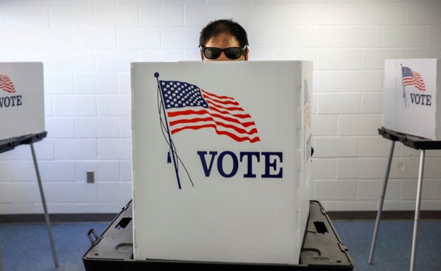 הצבעה מוקדמת בעיר בלנסינג, מישיגן (צילום: רויטרס)