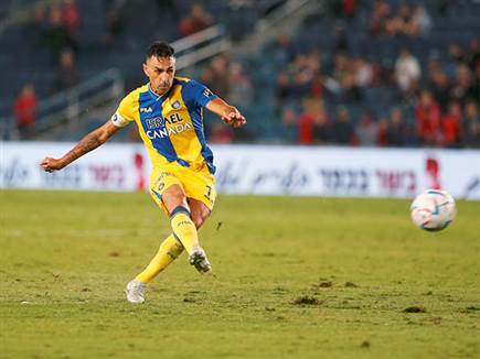 זהבי ומכבי ת&quot;א עלו משוחררים למחצית השנייה (אלן שיבר)