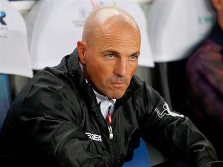 הקבוצה שלו הגיעה כבויה לטדי. אריה (אלן שיבר)