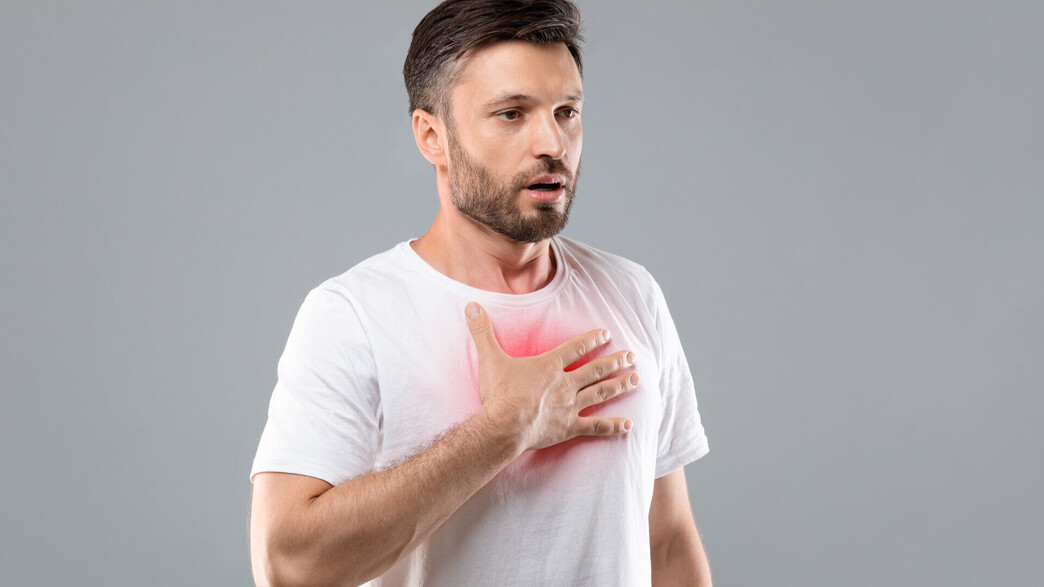 אדם משתעל. אילוסטרציה אדם משתעל. אילוסטרציה