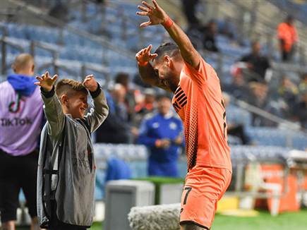 טירוף במושבה (ברני ארדוב)