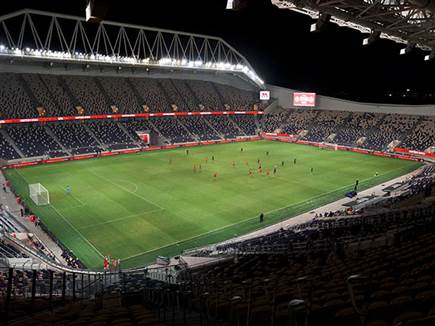 משחק טוב מול איצטדיון ריק (אלן שיבר)