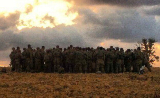  לוחמי גדוד 13 של גולני לפני הקרב בשוג'אעייה (צילום: דובר צה