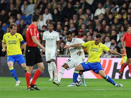 המשחק נפתח די שקול (GETTY)
