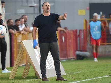 בן שמעון עם התחבושת (ברני ארדוב)