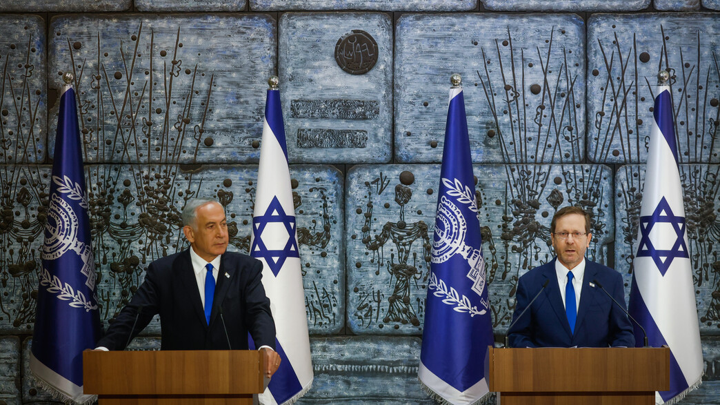 נתניהו מקבל מהנשיא את המנדט להרכבת הממשלה נתניהו מקבל מהנשיא את המנדט להרכבת הממשלה