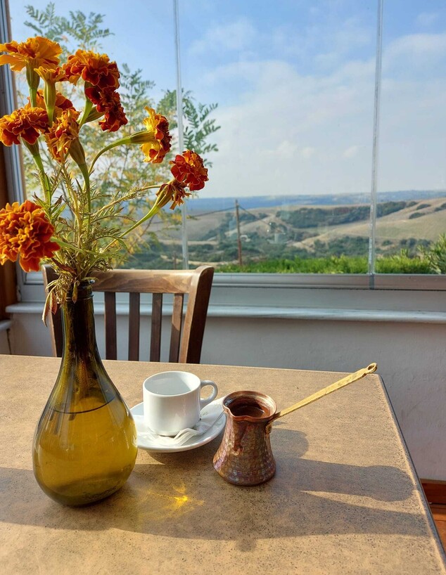 קפה יווני (צילום: נוי ברקן)