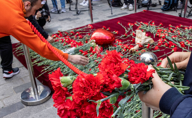 במת זיכרון לפיגוע באיסטנבול (צילום: רויטרס)