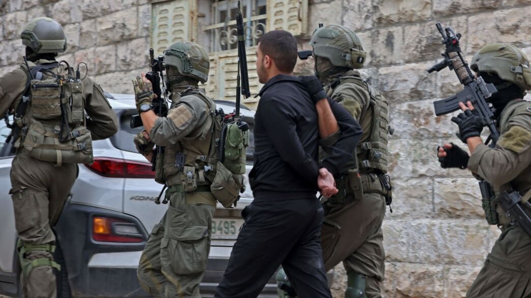 כוחות הביטחון אחרי הפיגוע באריאל (צילום: JAAFAR ASHTIYEH/AFP/GettyImages)