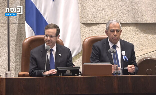 הנשיא הרצוג בישיבת הפתיחה של הכנסת ה-25 (צילום: ערוץ הכנסת)