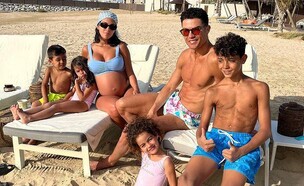 רונאלדו, ג'ורג'ינה והילדים (צילום: instagram)