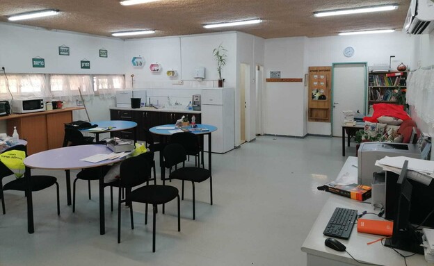חדר מורים, עיצוב יעל קול, לפני (צילום: יעל קול)