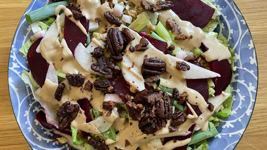 סלט ירוק סגול ברוטב מתקתק סלט ירוק סגול ברוטב מתקתק