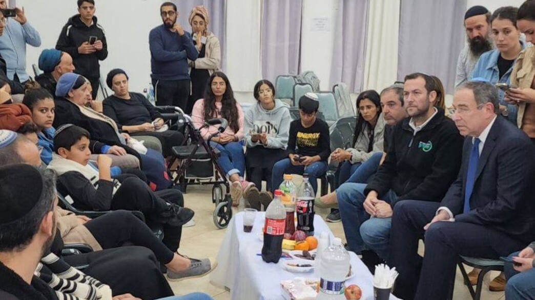 שגריר ארה״ב, תומאס ניידס מעבר לקו הירוק, בניחום אב