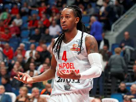 הוליך את רשימת הקלעים. סמית' (אלן שיבר)